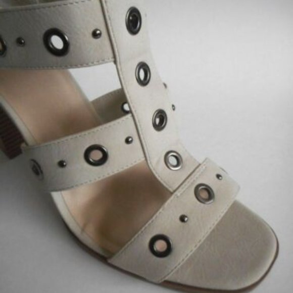 NEW VERA WANG Sand Color Memory Foam High Heel Sandal Shoes - Picture 3 of 3